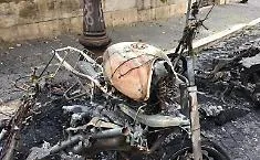 Rogo notturno a Sciacca, a fuoco la moto di un giovane ai domiciliari
