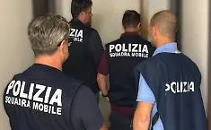 Tangenti fino a 5mila euro per il passaporto italiano: scattano arresti e interdizioni