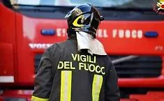 Sciacca, incendio doloso distrugge il mezzo di un operaio: trovata la bottiglia con la benzina
