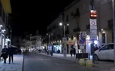 Paura nel centro storico di Sciacca: aggressione a una madre con passeggino e rissa nella notte. &Egrave; allarme sicurezza