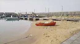 Gela, un nuovo  capitolo della paradossale storia del porto insabbiato