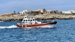 Notte di arrivi a Lampedusa: 26 migranti soccorsi al largo, la rotta libica parte da 4mila euro