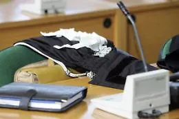 Accusata di spaccio e stalking: cambia vita e cancella i reati