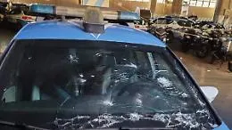 Posti di blocco e perquisizioni: decine di agenti a Falsomiele, dopo l'assalto alla polizia