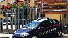Sperona l'auto e, armato di mazza, assalta l'automobilista: padre e figli denunciati a Tremestieri Etneo