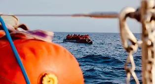 Lampedusa, nuovi sbarchi all'alba: sull'isola in 93, molti i minori da curare