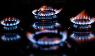 Il paradosso energetico siciliano, l'Isola che produce energia paga la luce pi&ugrave; cara d'Italia: in arrivo una stangata da 700 milioni