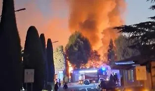 Fire devastates the Bella Italia campsite in Peschiera del Garda: explosion and 24 injured
