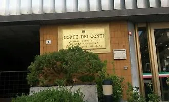 Professoressa gestiva un agriturismo: stangata di 270mila euro dalla Corte dei conti