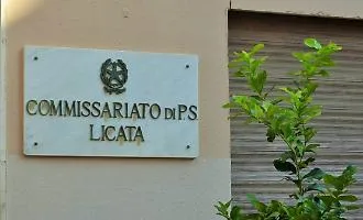 Licata, pistola clandestina nascosta sotto il materasso: arrestato un trentottenne