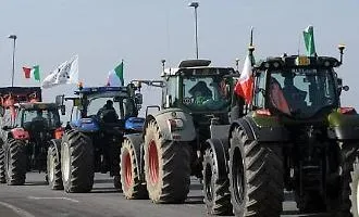 Caro-carburanti, sit-in e blocchi in strada degli agricoltori tra Gela, Palermo e Agrigento: &laquo;Con questi prezzi qui si muore&raquo;