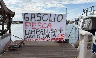 Pescherecci di Lampedusa restano bloccati per il caro gasolio: la protesta si sposta a Palermo