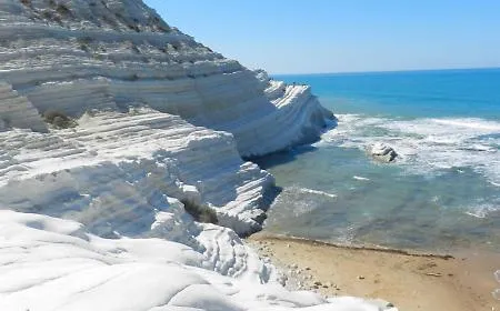 L'immagine della Scala dei Turchi finisce in uno spot: il Comune diffida azienda che produce acqua minerale