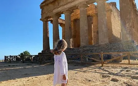 Laurea magistrale e inglese B2 per 320 euro netti: l'offerta di lavoro shock alla Valle dei Templi