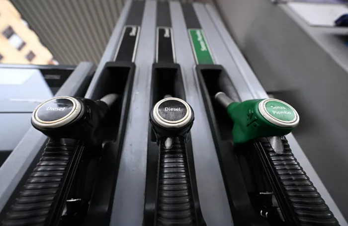 Caro-benzina,  chi ha il prezzo pi&ugrave; basso e quello pi&ugrave; alto tra le big