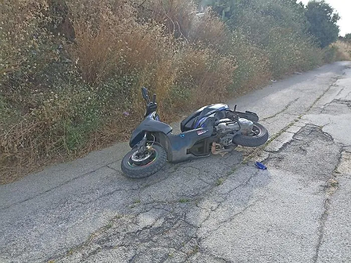 Strade-trappola a Villaseta: studentessa in scooter cade in una buca e finisce in ospedale