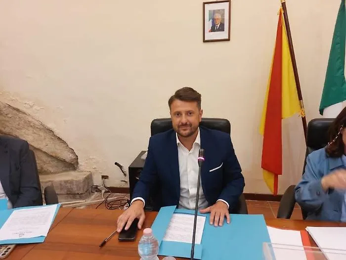 Consiglio comunale di Cammarata al via: giuramento degli eletti e riconferma per il presidente Francesco Viola