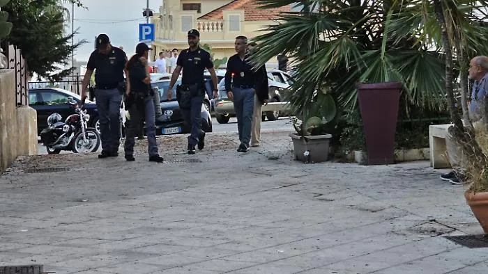 Blitz della polizia nel centro storico di Agrigento: setacciate le piazze dello spaccio
