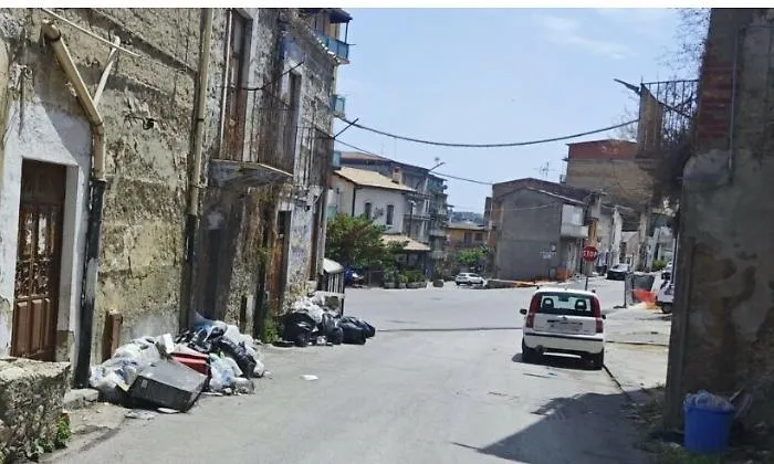 Favara, pugno duro contro l'incivilt&agrave;: il sindaco diffonde i video delle telecamere e scattano le sanzioni