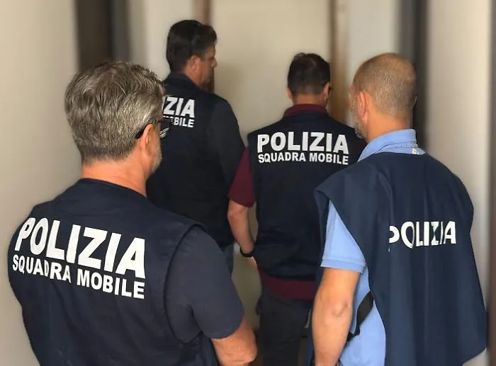 Tangenti fino a 5mila euro per il passaporto italiano: scattano arresti e interdizioni
