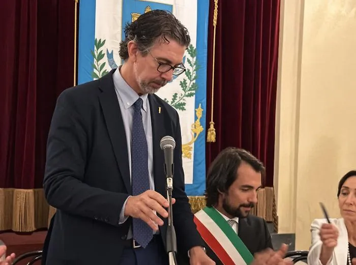 Caso Zingarello, bufera su Controcorrente: La Vardera avvia un'indagine interna sul vicesindaco Crosta