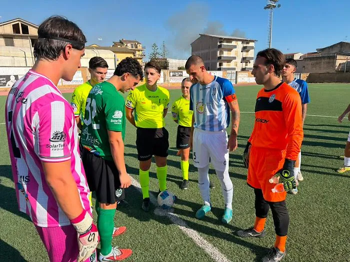 L'Akragas vince 2-1 nel finale ma passa lo Sciacca: verdenero avanti in Coppa Italia