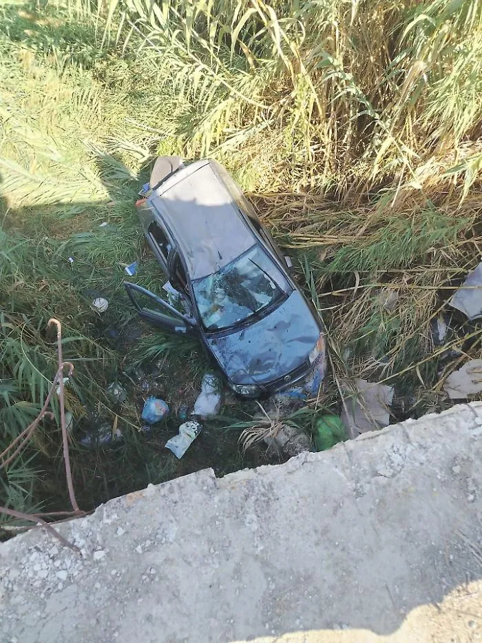 Paura a Canicatt&igrave;, la Fiat Punto vola dal ponte dopo il guardrail: ferita una donna di 65 anni