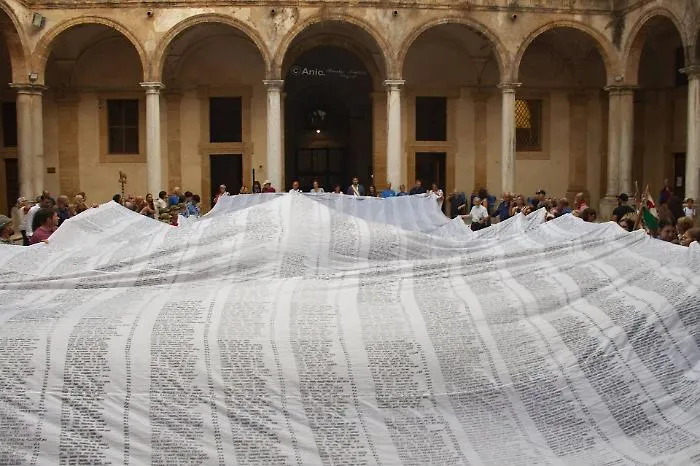 Il "Sudario per la pace" abbraccia Sciacca: diciottomila nomi per non dimenticare Gaza