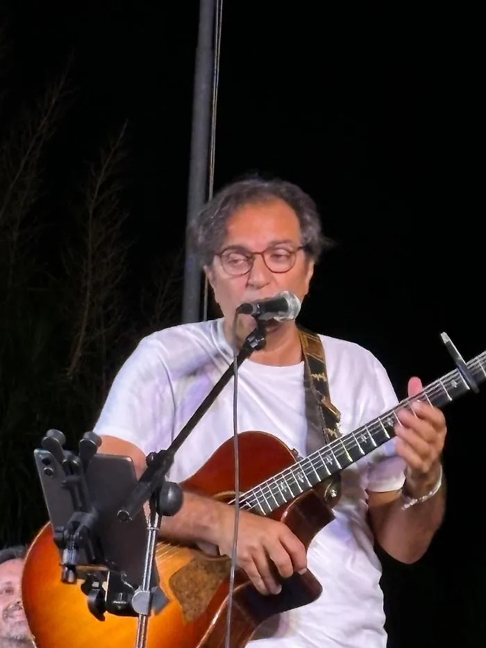 Salvatore La Carrubba vola a Roma con "Vento di Marzo": una canzone per sconfiggere l'anoressia