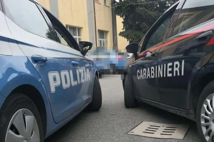 Trovato morto in casa da diversi giorni: tragedia e mistero per un sessantenne