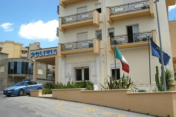 Terrore al supermercato Lidl di Canicatt&igrave;: dipendente accoltellato alla gamba