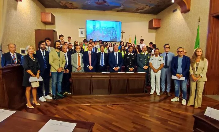 On the road: venti studenti in prima linea, senza smartphone, per la sicurezza stradale e la legalit&agrave; ad Agrigento