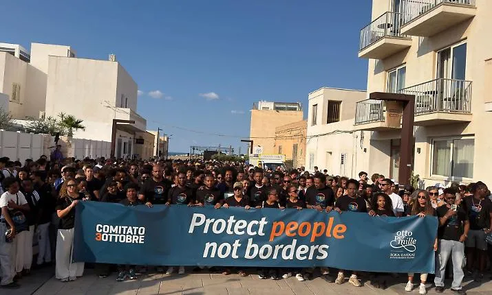 Lampedusa, 13 anni dopo il ricordo della strage in mare con 368 vittime: la memoria diventa impegno per salvare vite